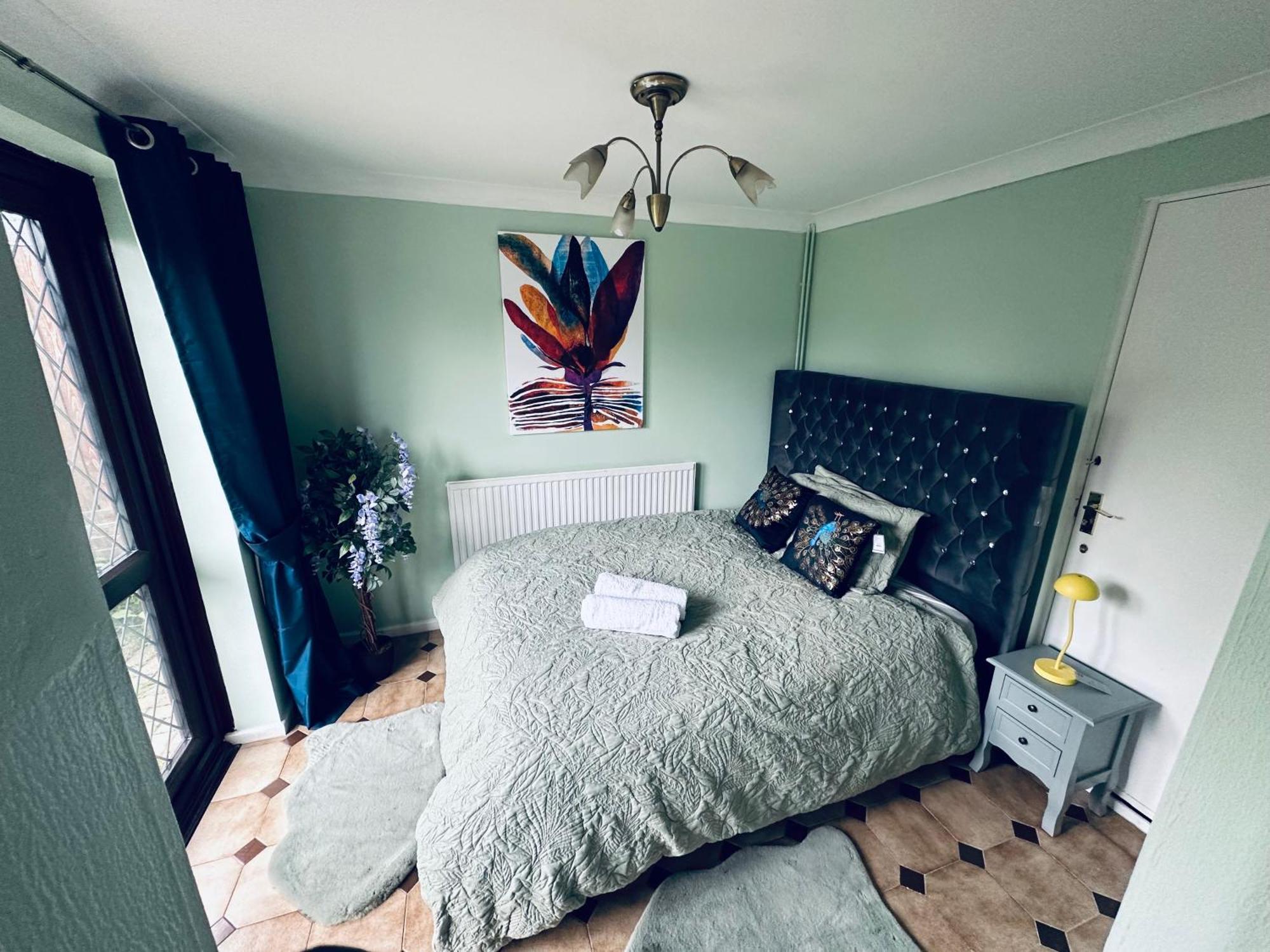 Home Away From Home Swindon Luaran gambar